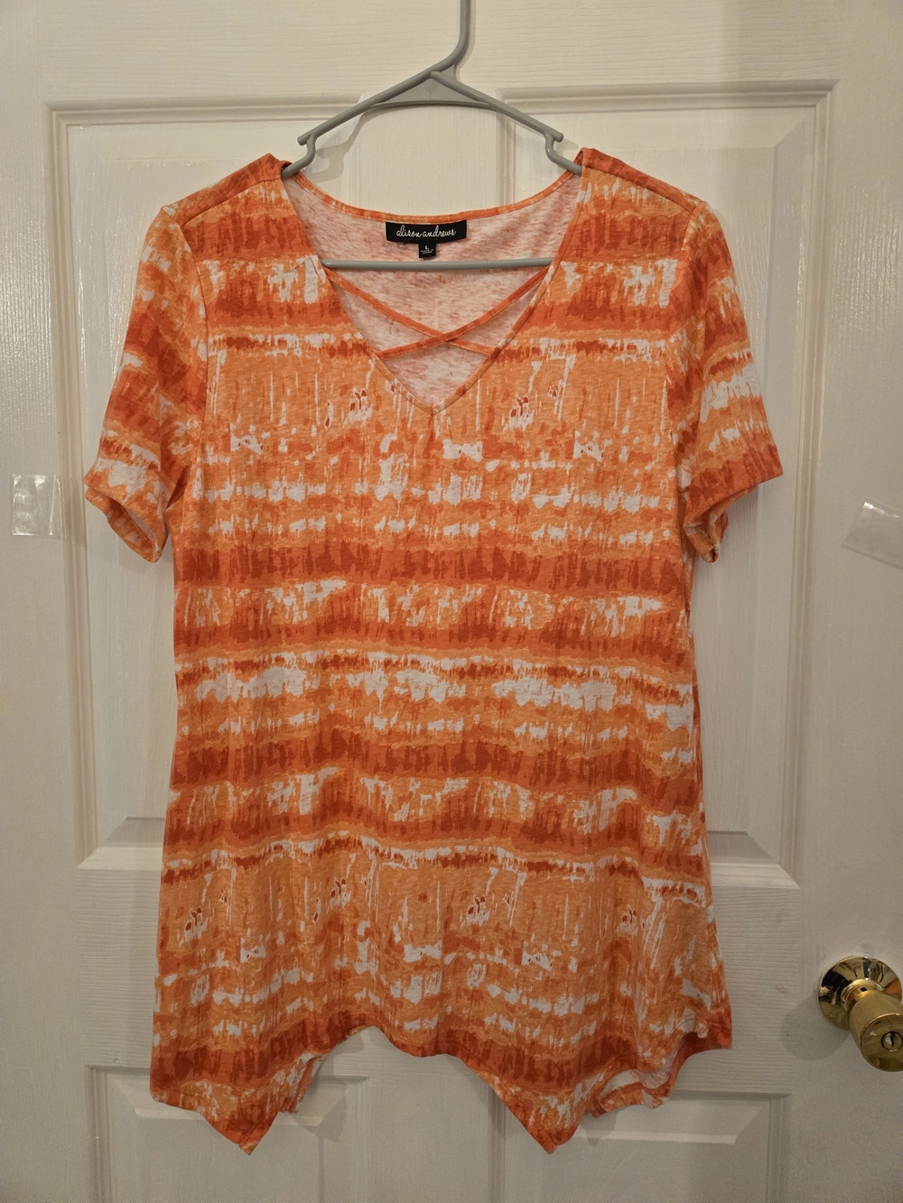 Alisa Andrew Orange and White Tie-Dye V-Neck Short Sleeve Top